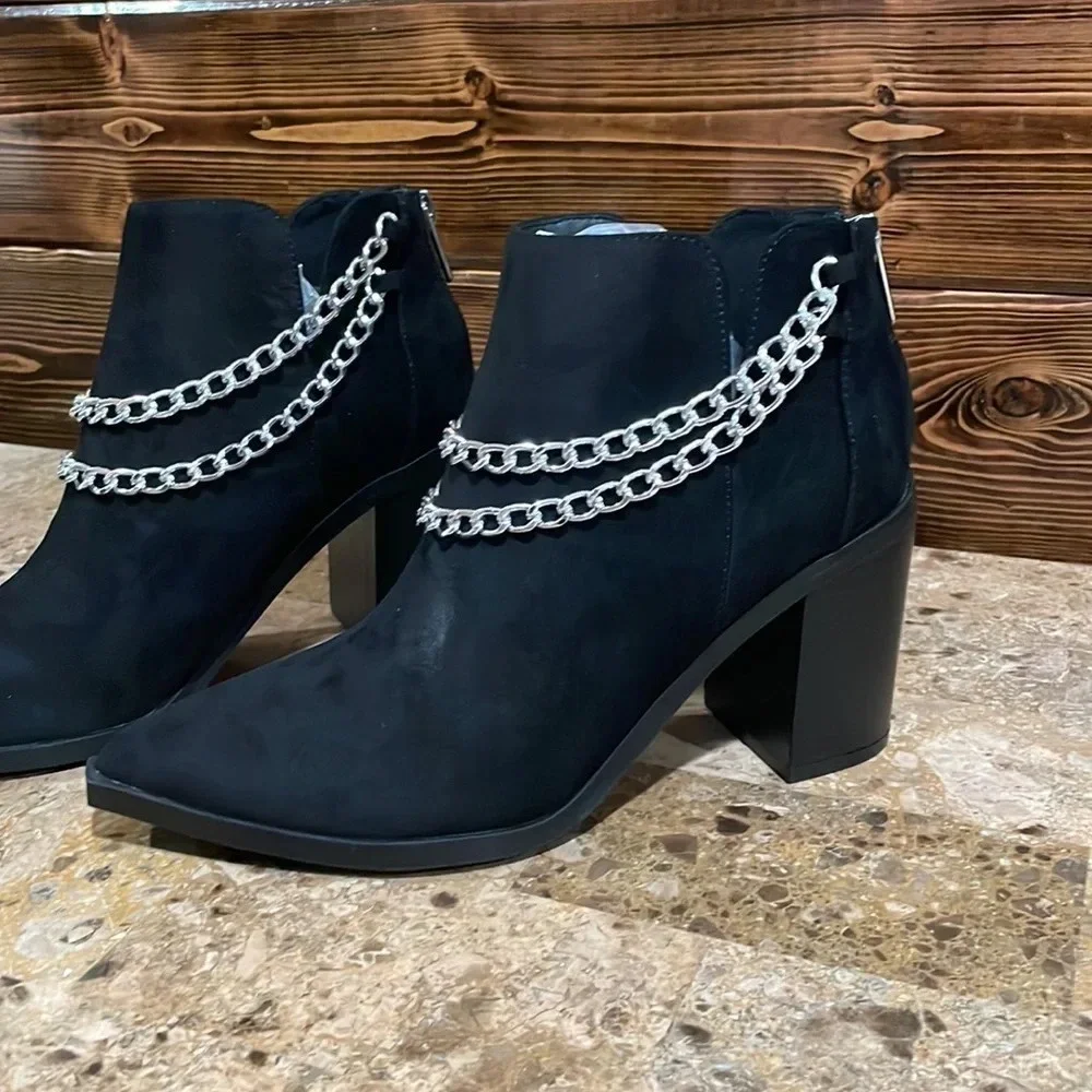 Black Boots with Double Chain